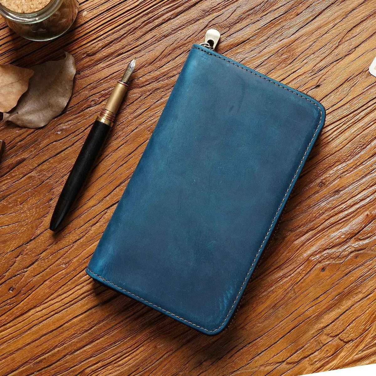 Zippered leather case for organizing pens and pencils