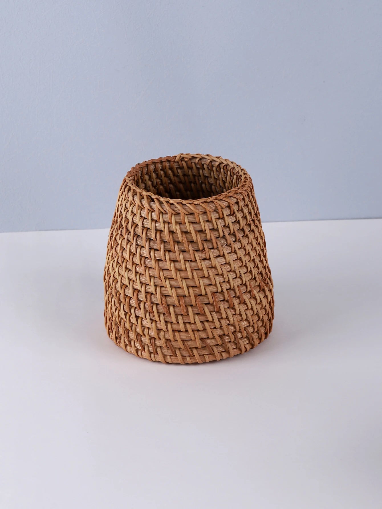 Pen Holder Rattan Weave Round Bottom