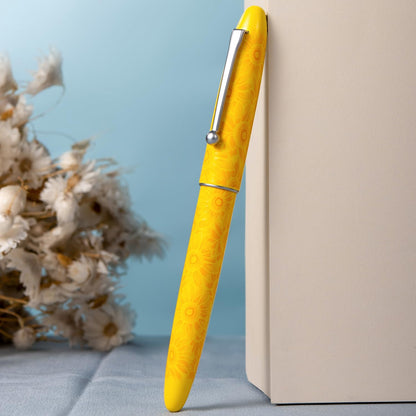 Fountain pen with a refined design for everyday writing