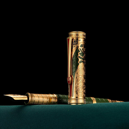 Side view of the fountain pen and its pocket clip