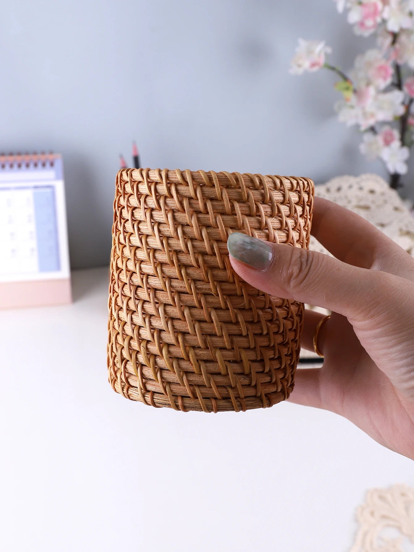 Pen Holder Rattan Weave Round Bottom