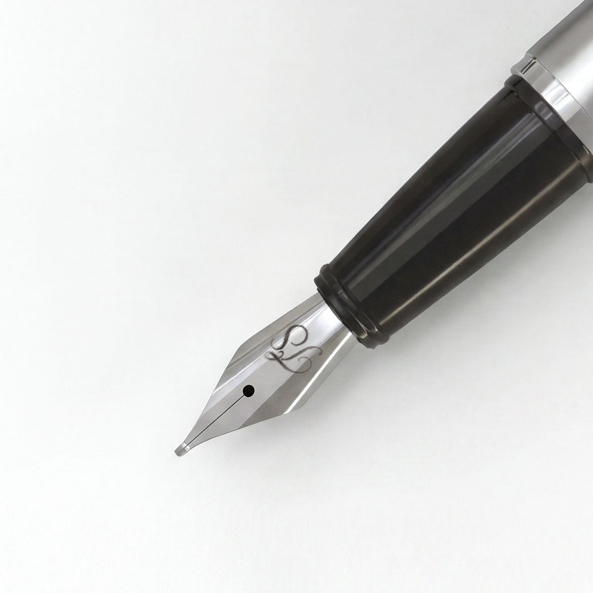 Aurora Steel Executive Fountain Pen