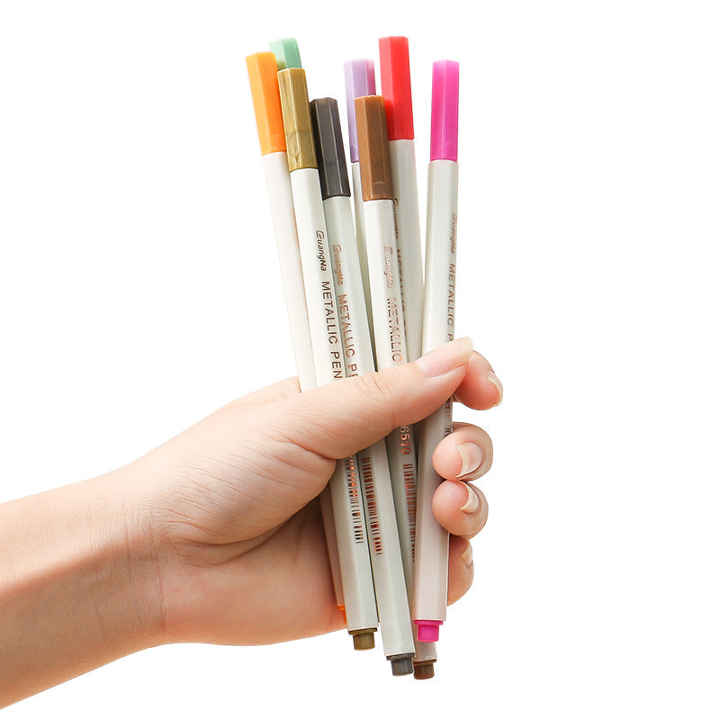 Fine point metallic markers suitable for detailed lettering