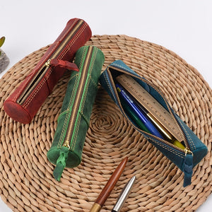 fountain pen, writing with a fountain pen, refillable fountain pens, pen with ink, pen store, nib pen, ink pen, fountain pens for sale, fountain pen shop, calligraphy, best pens
