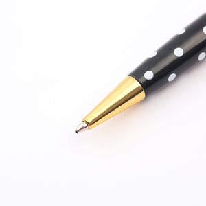 fountain pen, writing with a fountain pen, refillable fountain pens, pen with ink, pen store, nib pen, ink pen, fountain pens for sale, fountain pen shop, calligraphy, best pens