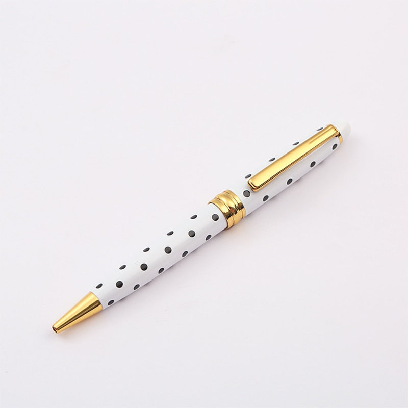 fountain pen, writing with a fountain pen, refillable fountain pens, pen with ink, pen store, nib pen, ink pen, fountain pens for sale, fountain pen shop, calligraphy, best pens