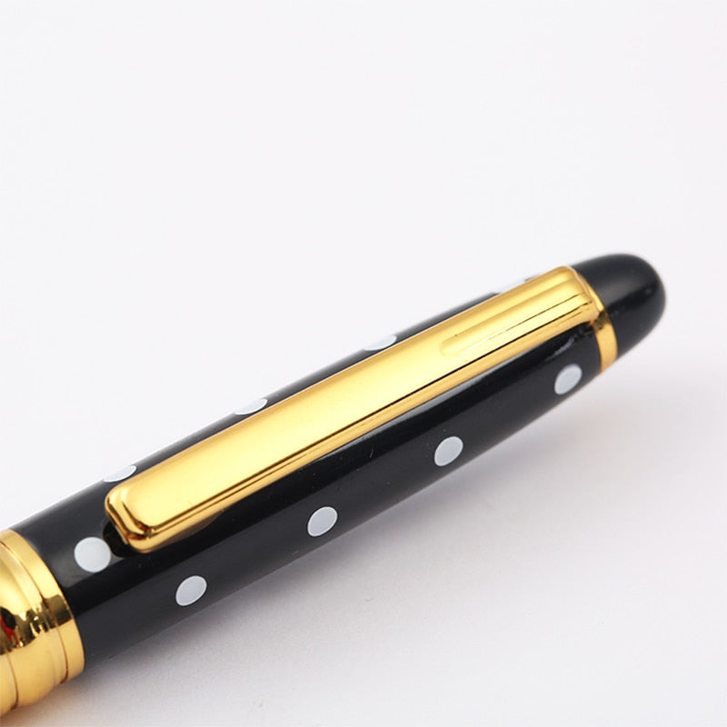 fountain pen, writing with a fountain pen, refillable fountain pens, pen with ink, pen store, nib pen, ink pen, fountain pens for sale, fountain pen shop, calligraphy, best pens