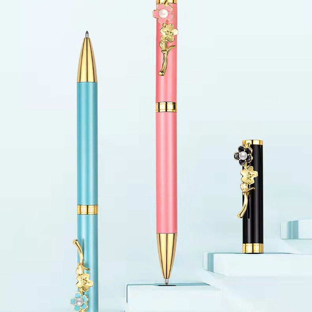 fountain pen, writing with a fountain pen, refillable fountain pens, pen with ink, pen store, nib pen, ink pen, fountain pens for sale, fountain pen shop, calligraphy, best pens