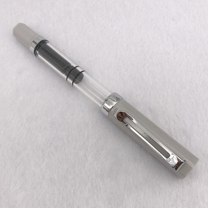 fountain pen, writing with a fountain pen, refillable fountain pens, pen with ink, pen store, nib pen, ink pen, fountain pens for sale, fountain pen shop, calligraphy, best pens